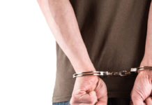 他现在国民服役军中当兵,结束后接下来直接去坐牢……这么哭笑不得的事情到底为什么? 新加坡人没有国民服役被判刑