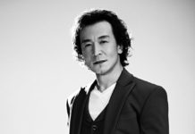 著名主持人李咏病逝,于纽约的麦迪逊大道弗兰克林坎贝尔殡仪馆举行了告别仪式 节目主持人李咏去世