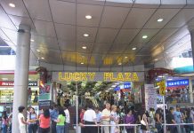 Lucky Plaza 幸运广场购物中心发生车祸后有2人死亡,4人受伤;司机被捕 Lucky plaza car accident