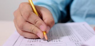 NUS学生涉嫌Covid-19阻断措施在家期间参加考试集体作弊 国大学生作弊