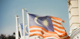 马来西亚前首相纳吉被判监禁12年罚款2.1亿令吉 马来西亚前首相纳吉被判